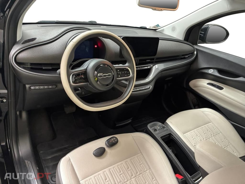 Fiat 500e La Prima