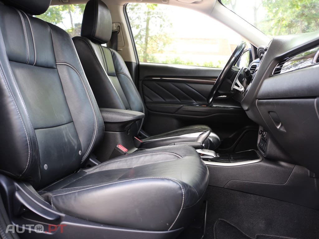 Mitsubishi Outlander 2.0 MIVEC Instyle Navi+