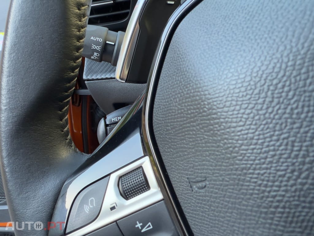 Peugeot 2008 1.5 BlueHDi Allure EAT8
