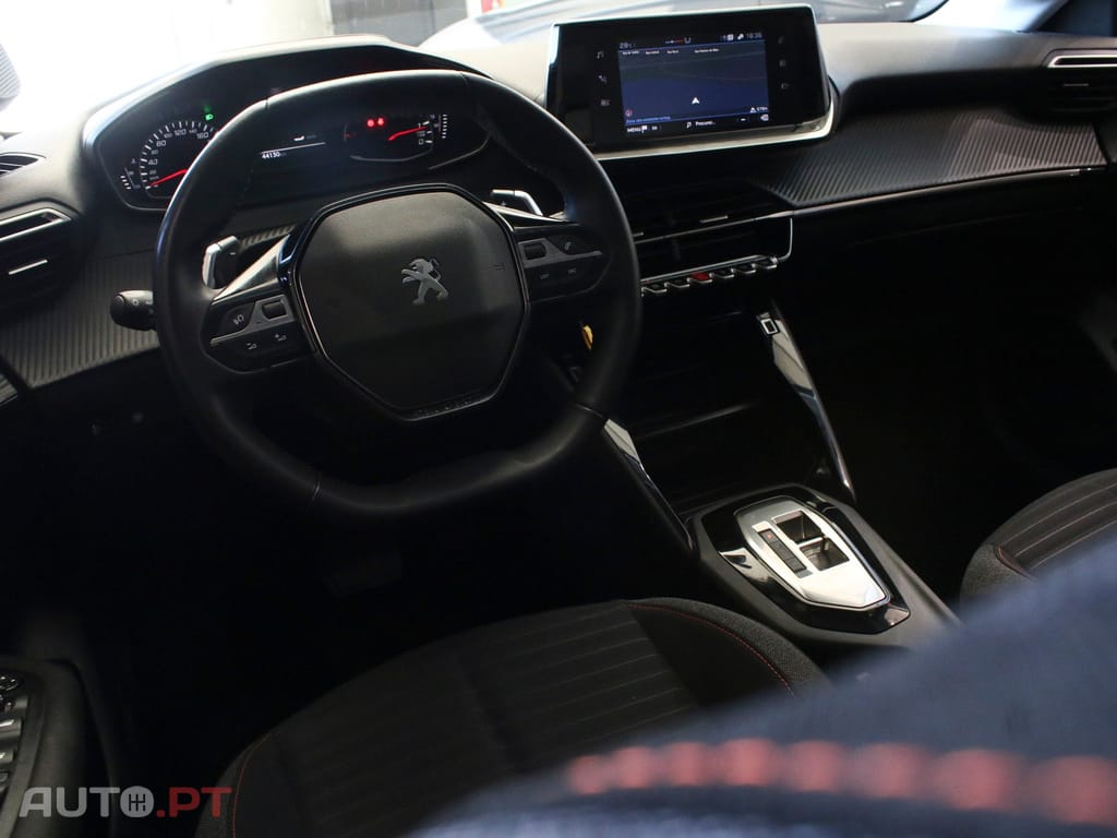 Peugeot 208 PureTech 100 EAT8 Active