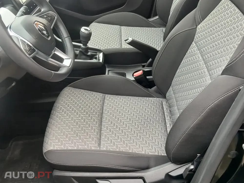 Renault Clio Outro