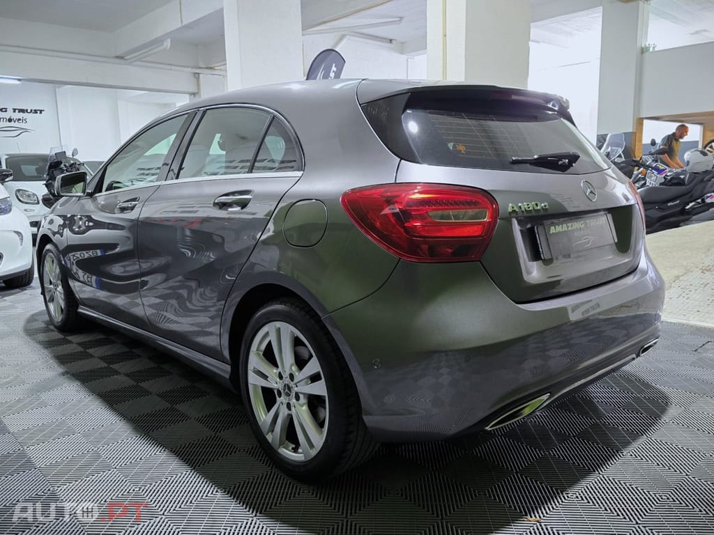 Mercedes-Benz A 180 d Urban — fotografia 6