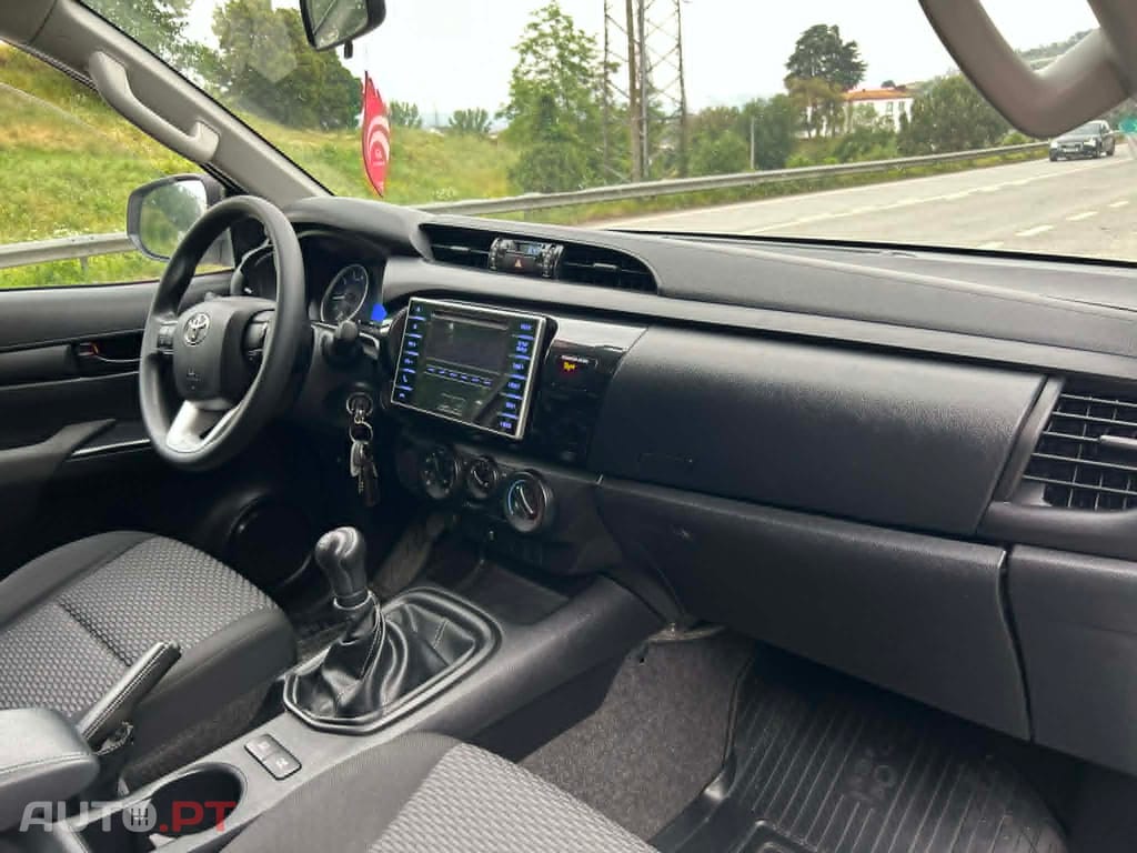 Toyota Hilux 2.4D-4D 150cv 4x2
