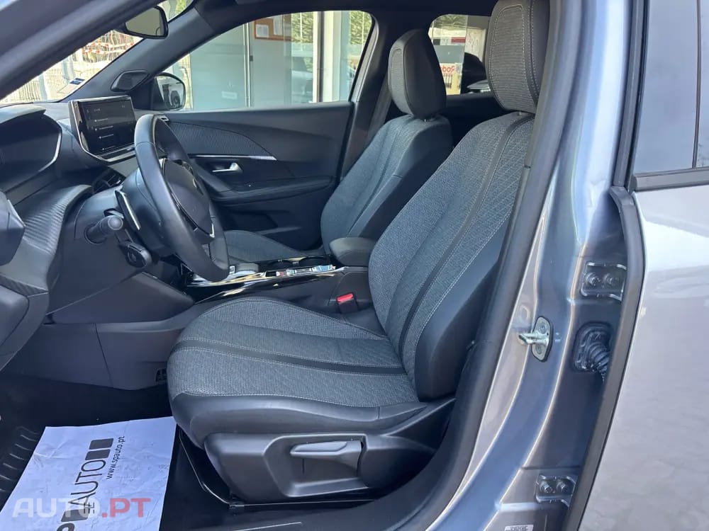 Peugeot 2008 Hybrid 145 e-DSC Allure