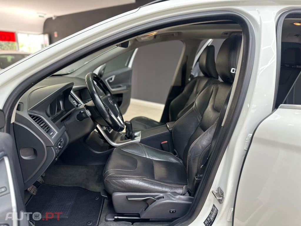 Volvo XC60 2.0 D4 R-Design Momentum