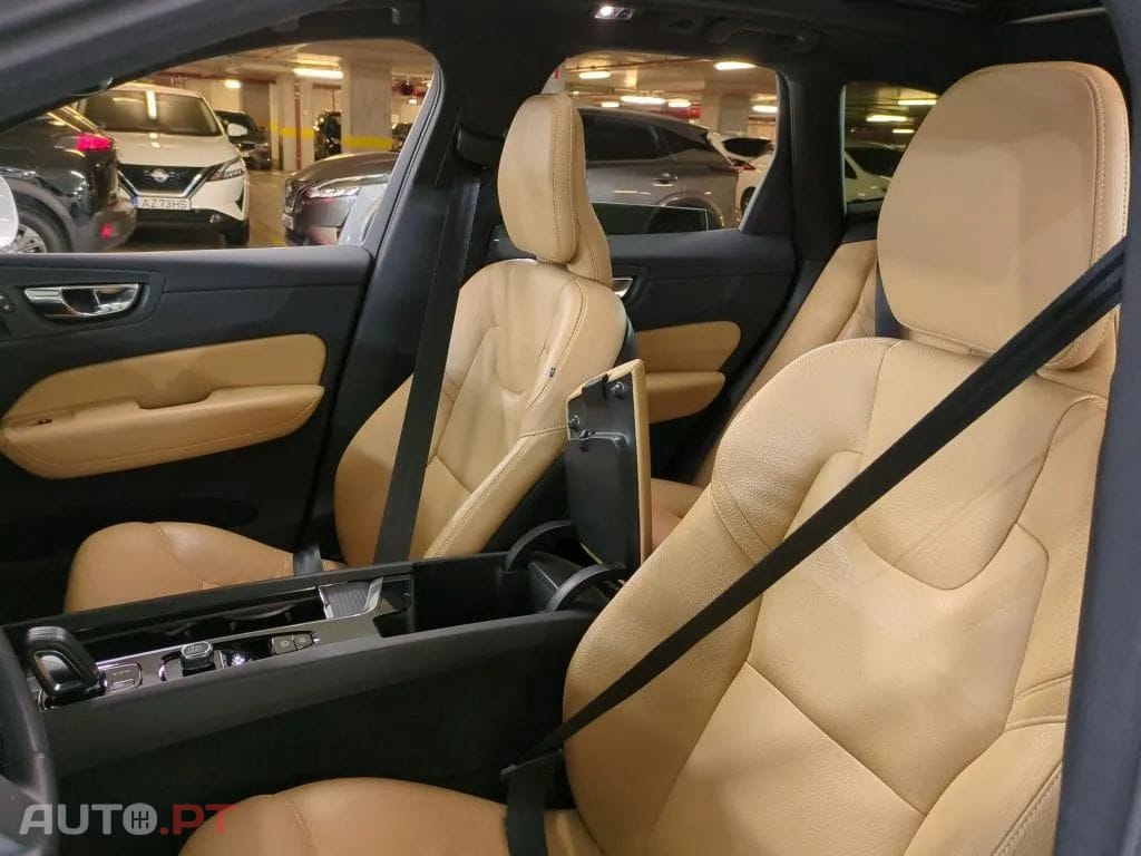 Volvo XC60 2.0 T8 PHEV Momentum Plus AWD