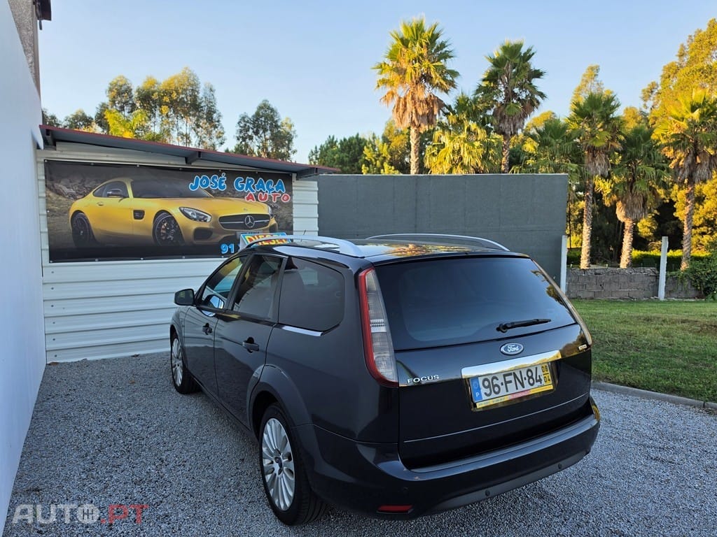 Ford Focus SW 1.6 TDCi Ghia — fotografia 4
