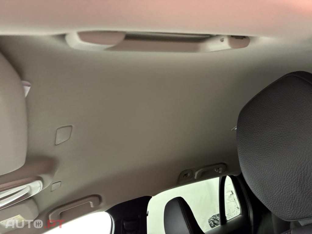 Volvo V60 2.0 B4 Plus Style Dark DCT