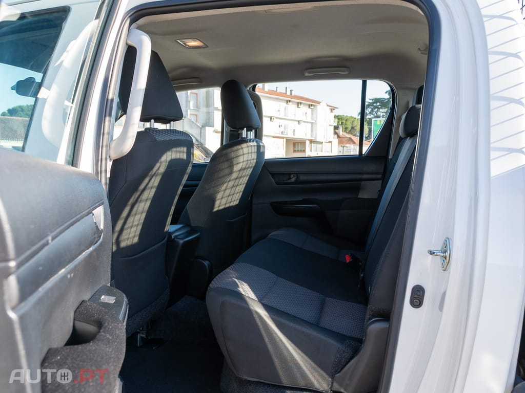 Toyota Hilux 2.4 D-4D 2WD CD CM