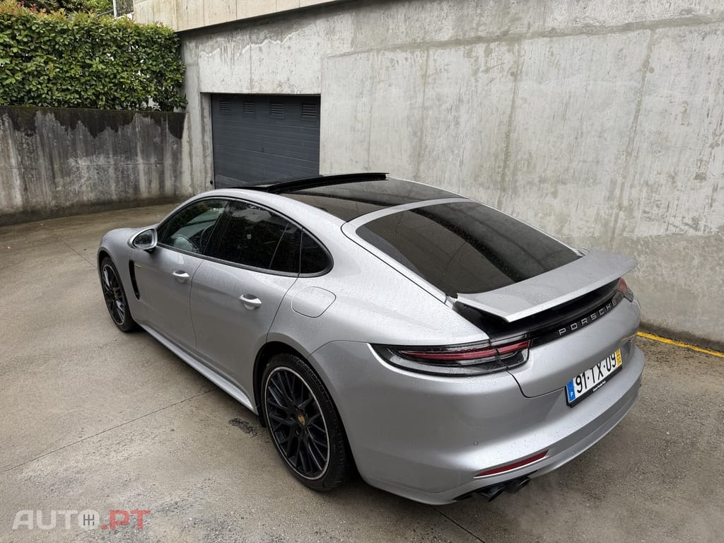 Porsche Panamera 4 E-Hybrid Platinum Edition