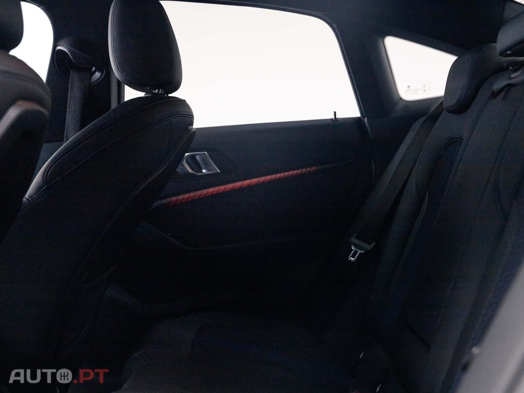 BMW 218 i Pack Desportivo M