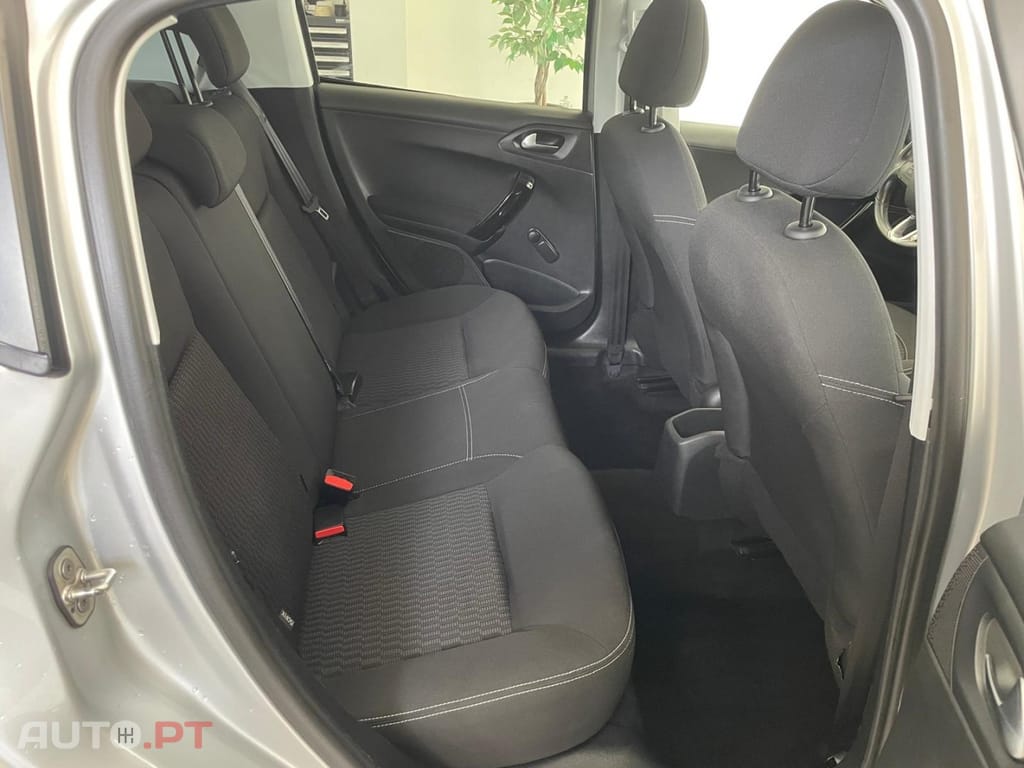 Peugeot 208 1.6 BlueHDi Style