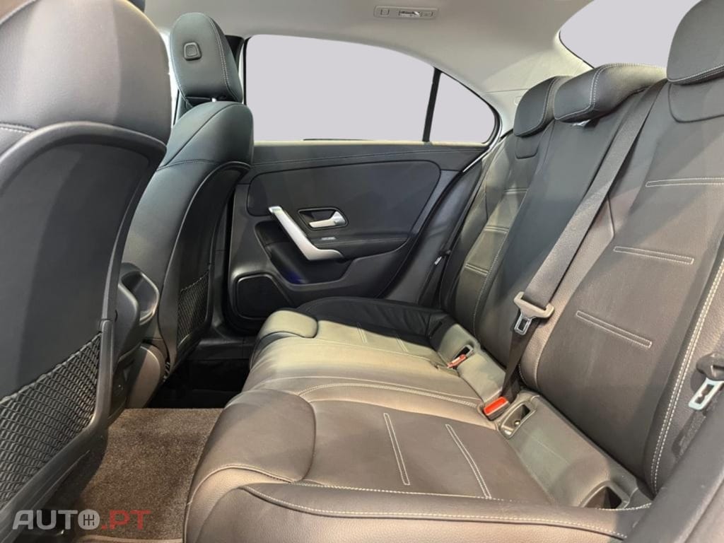Mercedes-Benz A 250 e Limousine AMG I.V.A DEDUTÍVEL 
