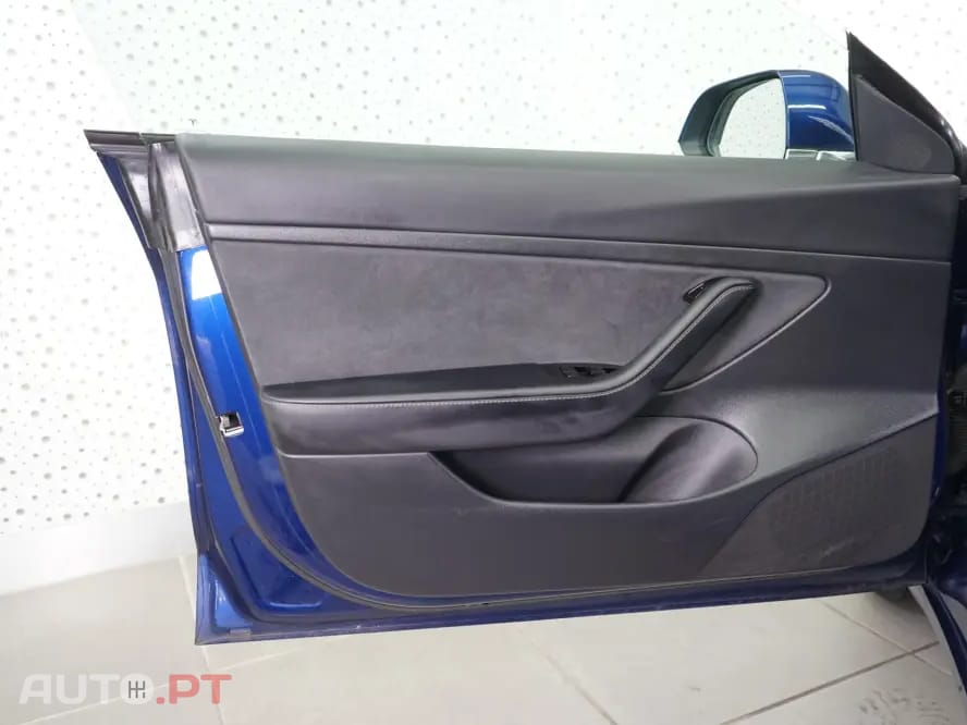 Tesla Model 3 Standard Range Plus RWD
