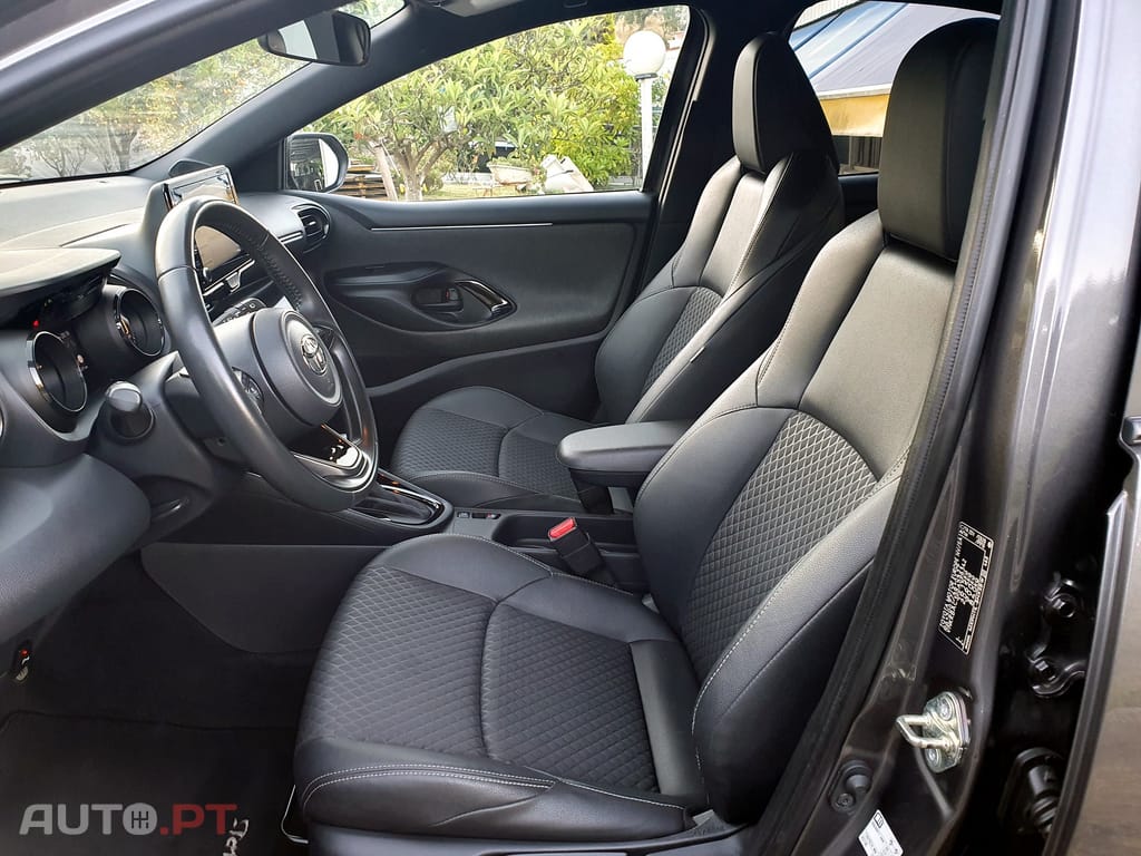 Toyota Yaris 1.5 VVT-i Hybrid Dynamic Force Luxury