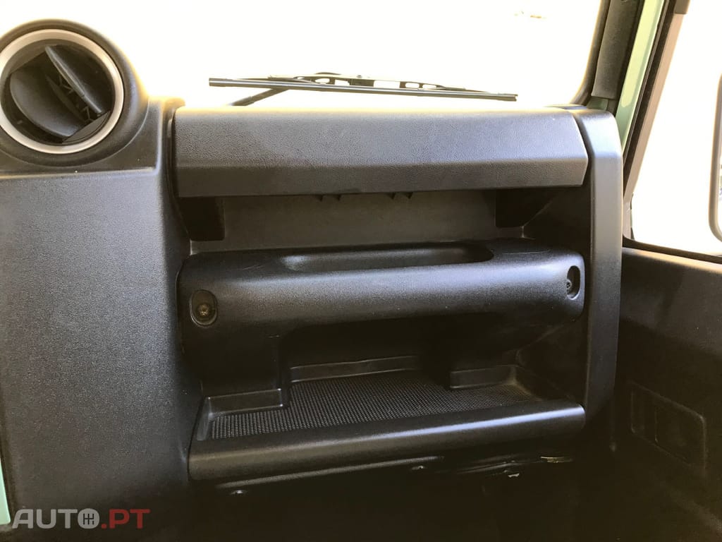 Land Rover Defender TD4 PUMA HERITAGE