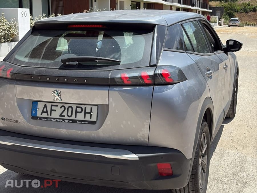 Peugeot E-2008 50 kWh Active Pack