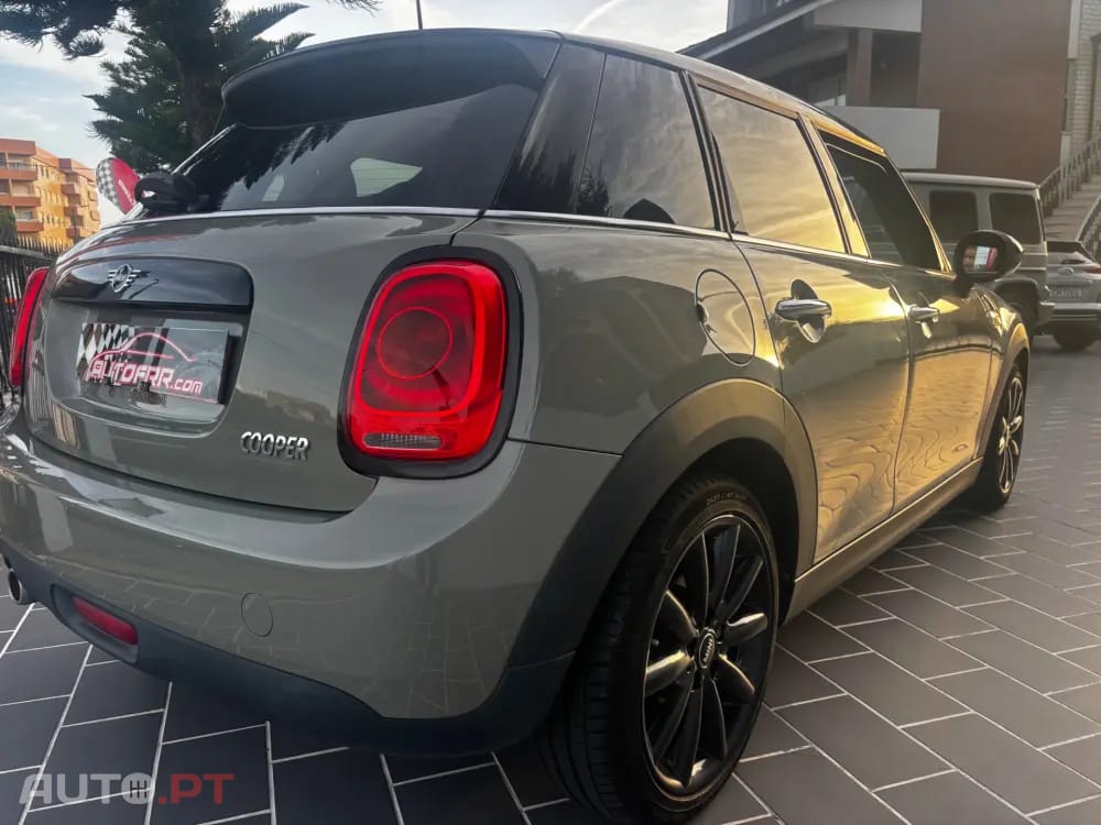 MINI Cooper Cooper Premium Yours Auto