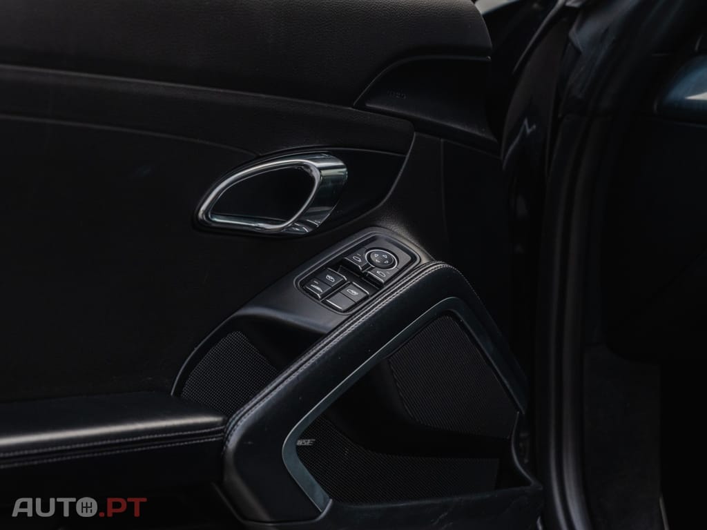 Porsche 911 Carrera 4 Cabriolet PDK Black Edition