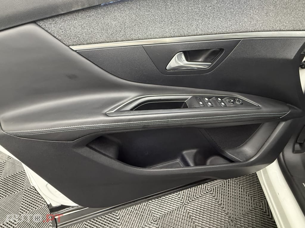 Peugeot 3008 1.2 PureTech Allure Grip Control EAT6