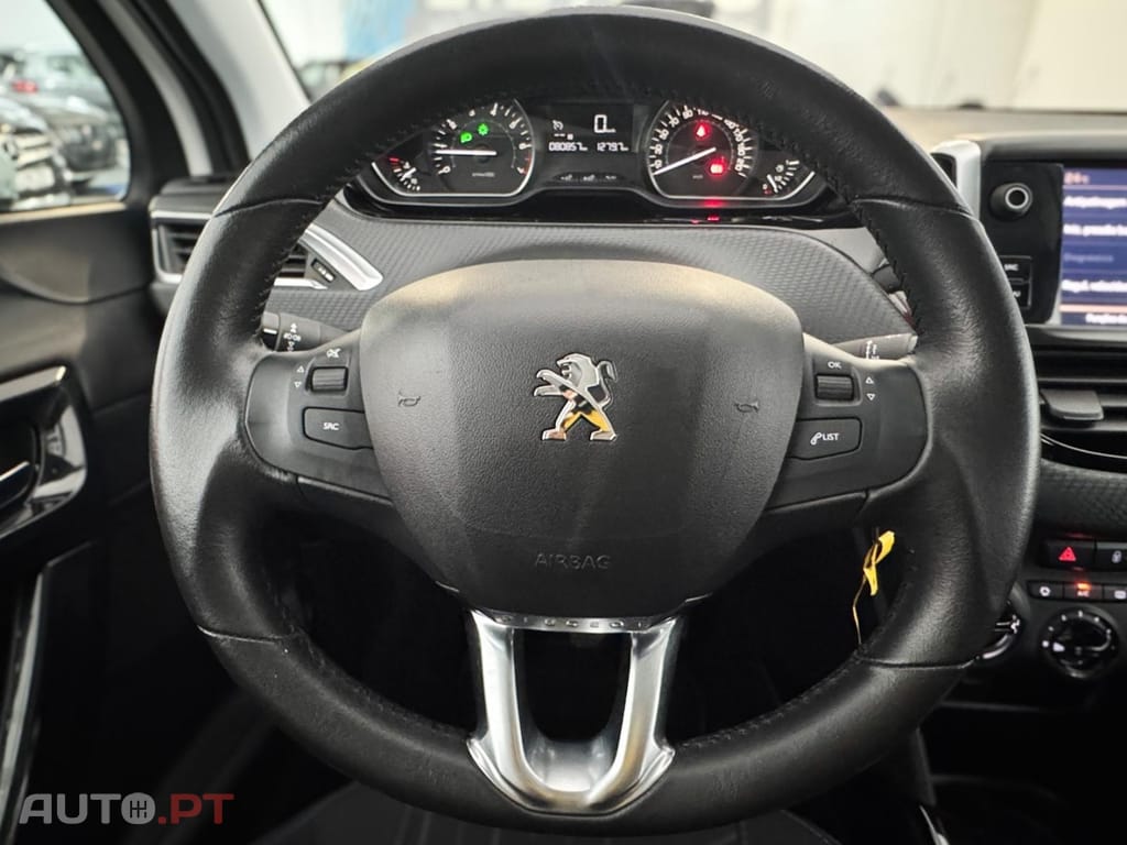Peugeot 2008 1.2 PureTech Signature