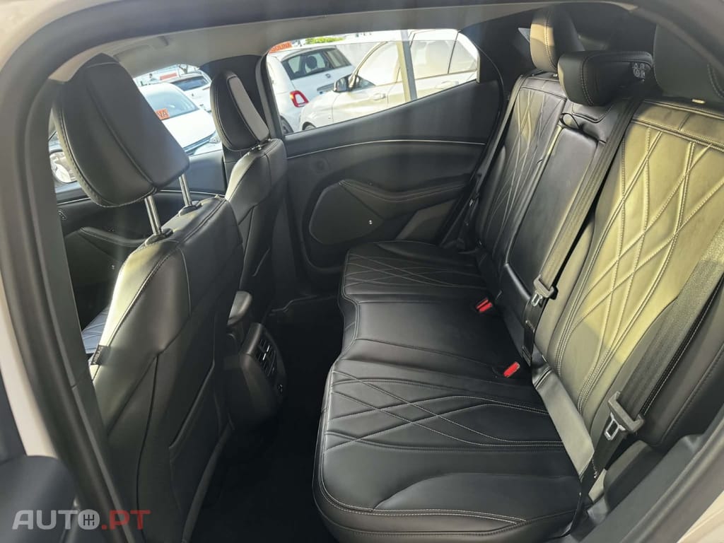 Ford Mustang Mach-E 75.7 kWh Base