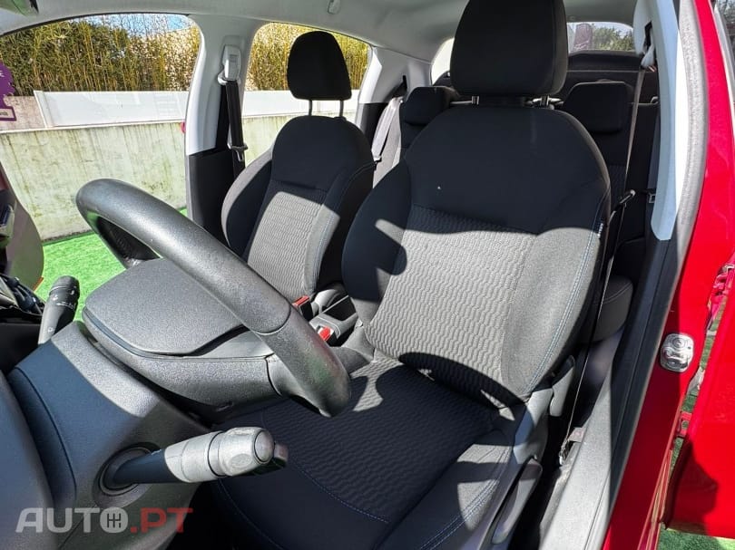 Peugeot 208 PureTech 82 Stop & Start Signature