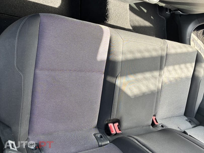 Volkswagen Golf 1.6 TDI 4Motion BlueMotion Comfortline — fotografia 3