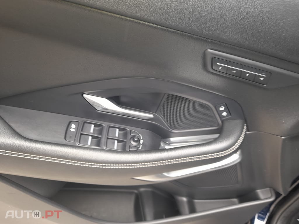 Jaguar E-Pace P300