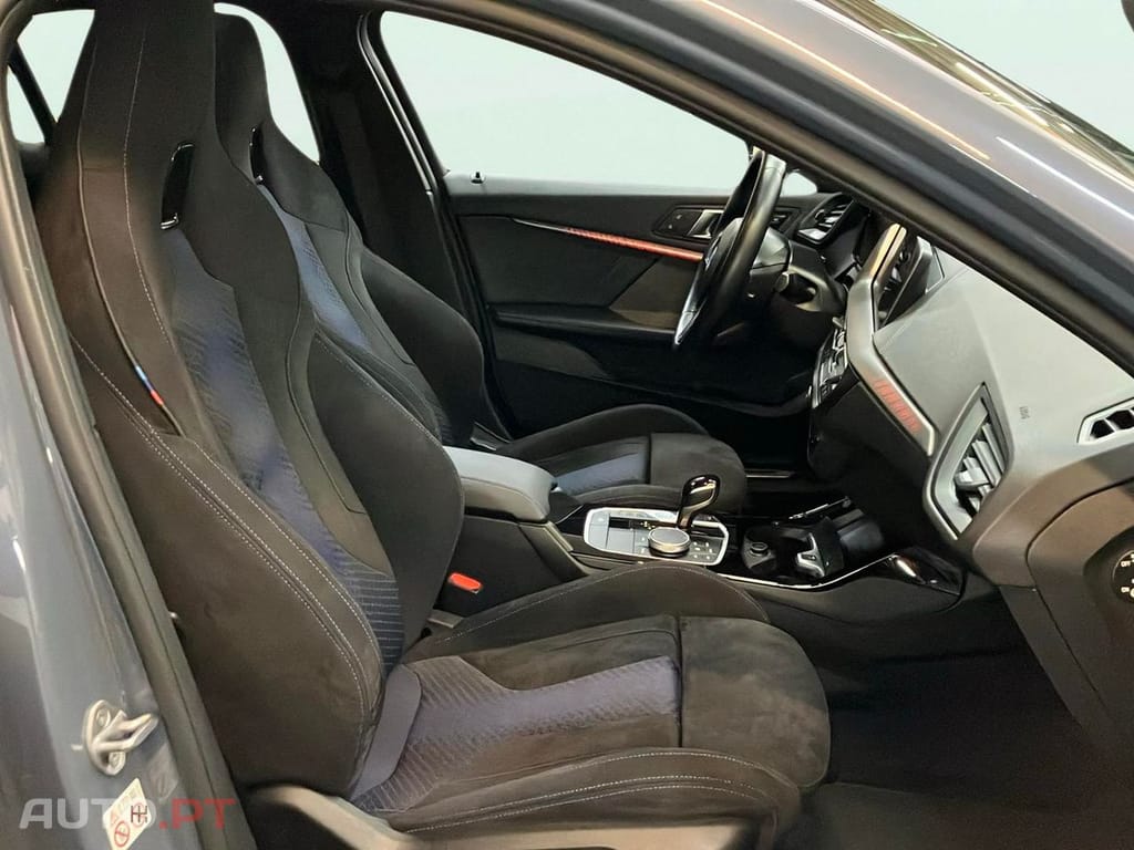 BMW 118 i Pack Desportivo M Auto