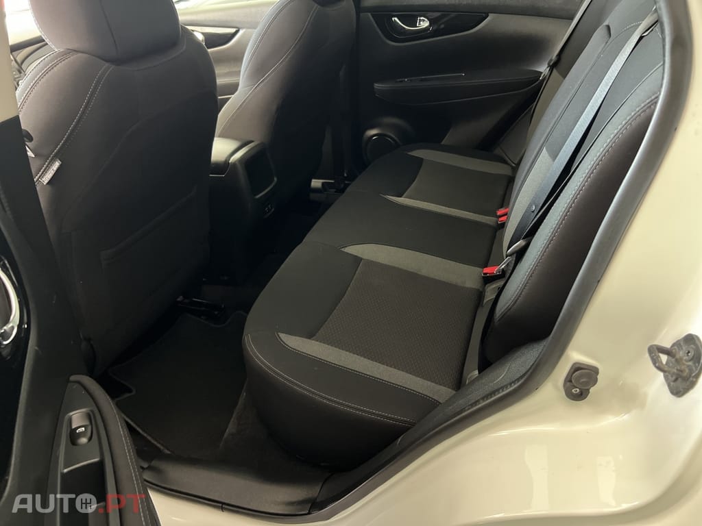 Nissan Qashqai 1.3 DIG-T N-Connecta J18 DCT