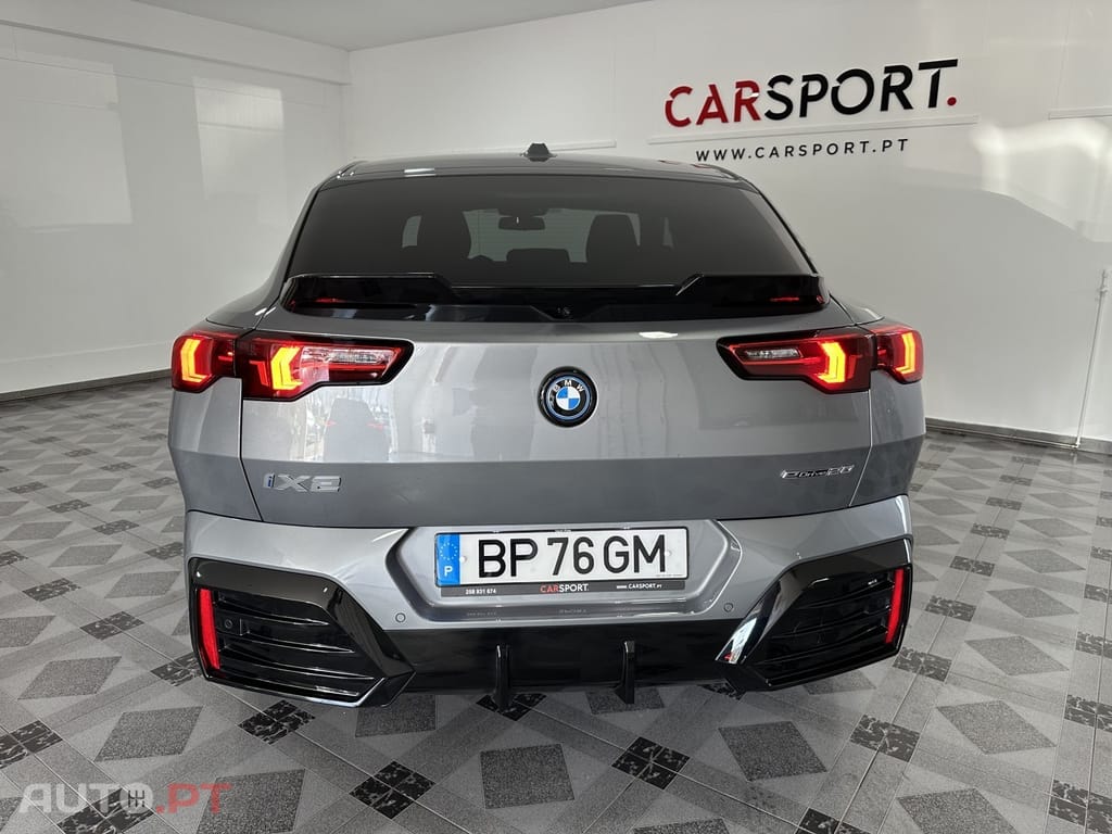 BMW iX2 eDrive20 Pack Desportivo M