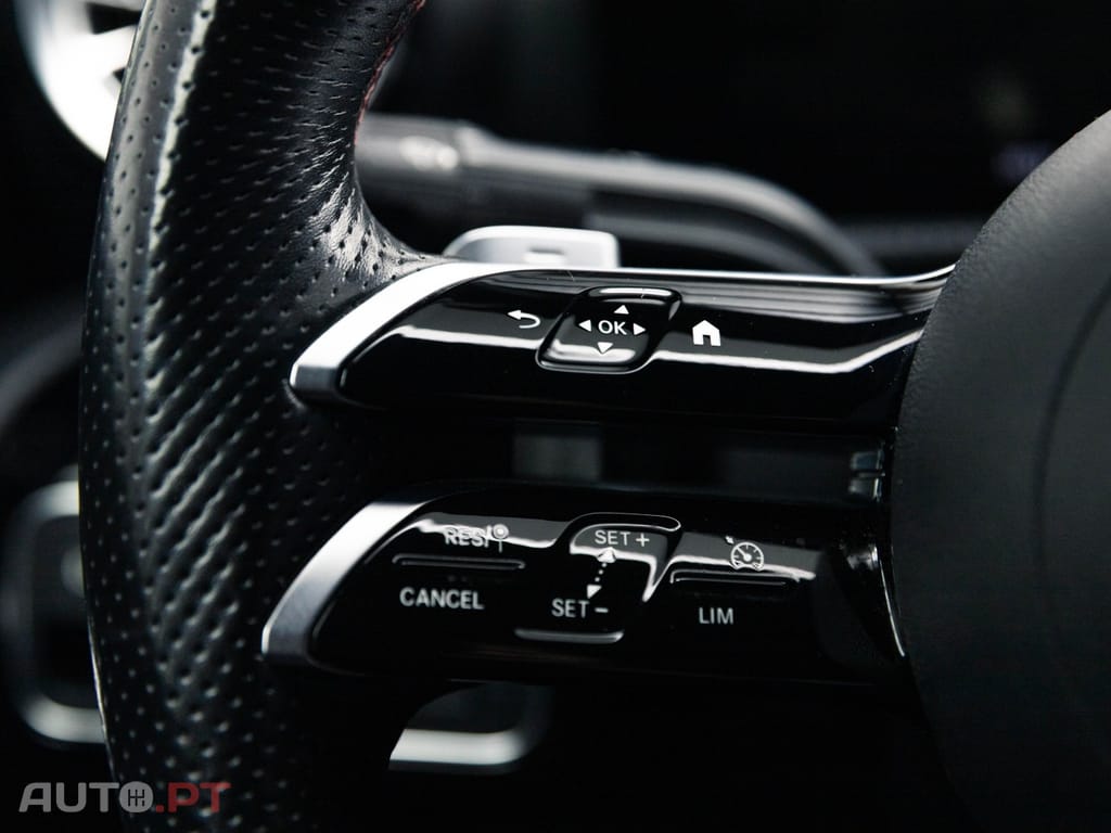 Mercedes-Benz A 250 e AMG Line