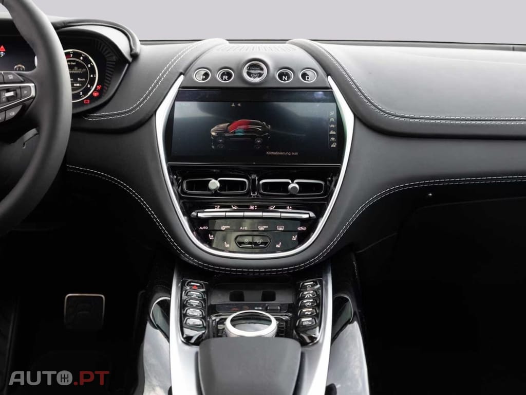 Aston Martin DBX V8