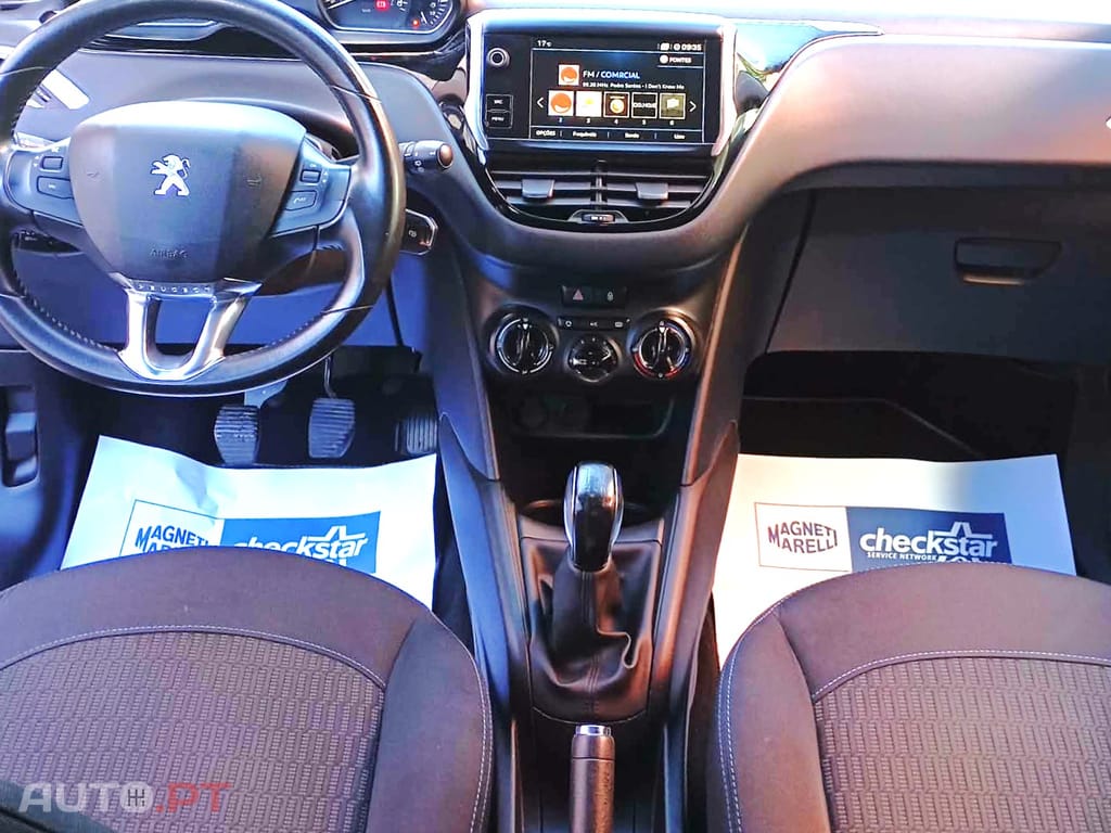 Peugeot 208 1.2 PureTech Signature 82 cv–Nacional