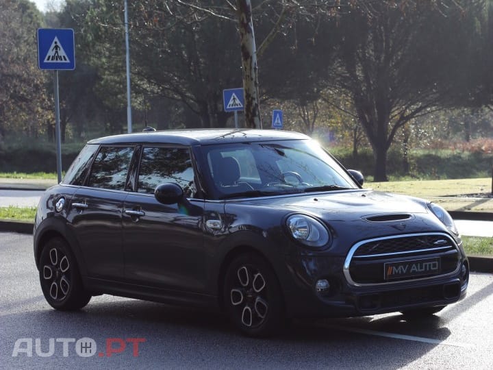 MINI Cooper Cooper SD Auto Desportiva