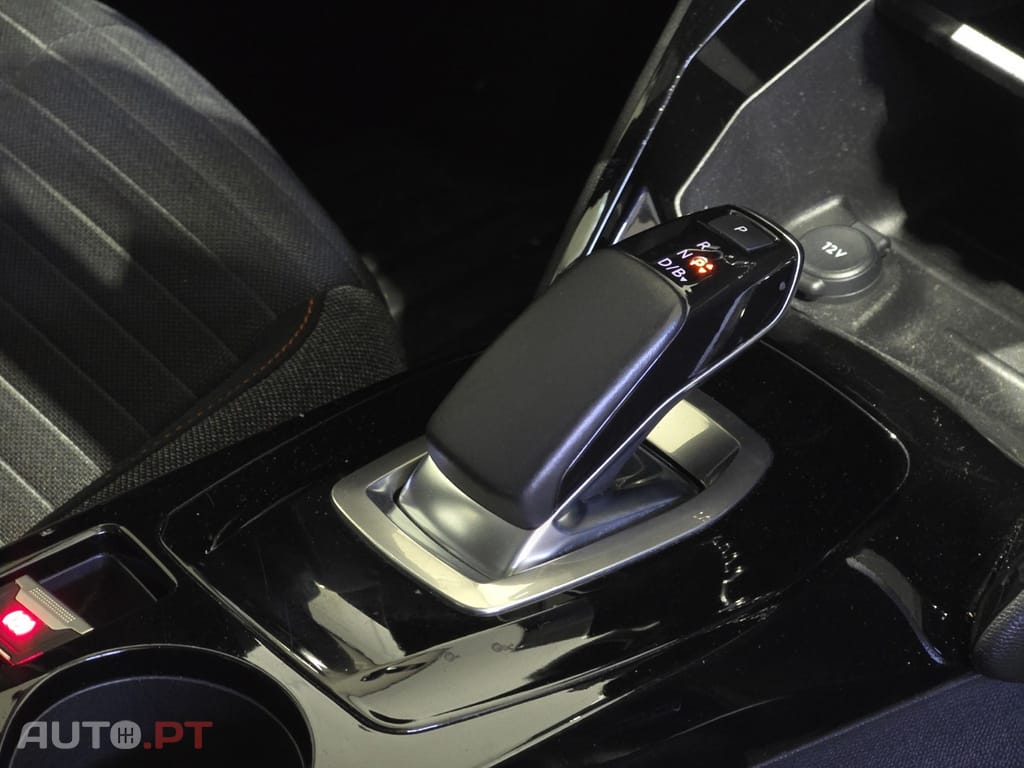 Peugeot E-2008 50 kWh Active Pack