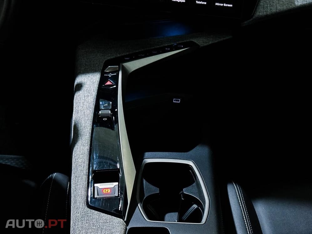 Peugeot 3008 1.2 Hybrid Allure e-DCS6