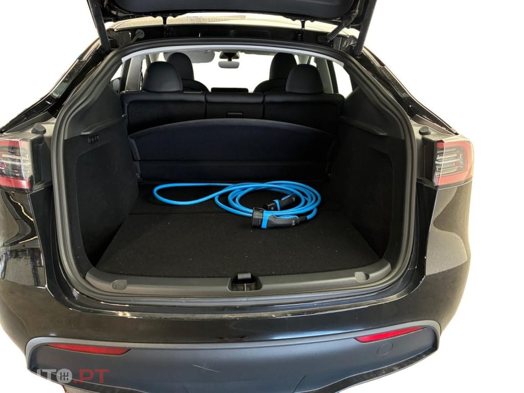 Tesla Model Y Standard RWD