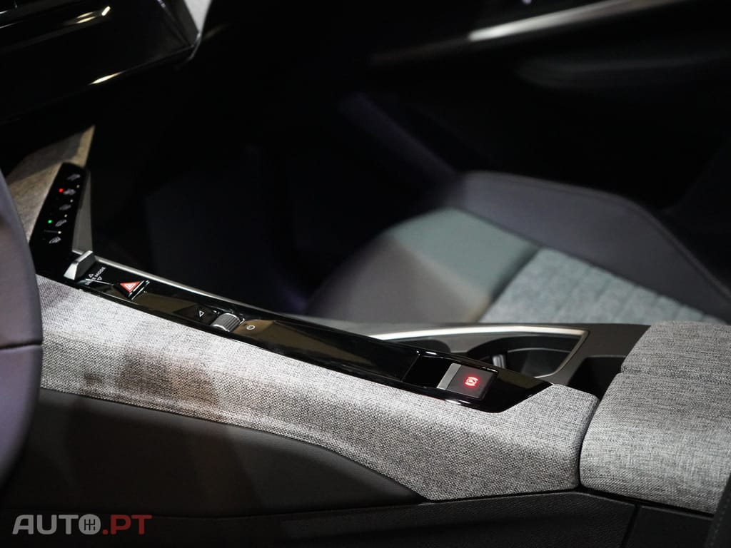 Peugeot 3008 1.2 Hybrid Allure e-DCS6