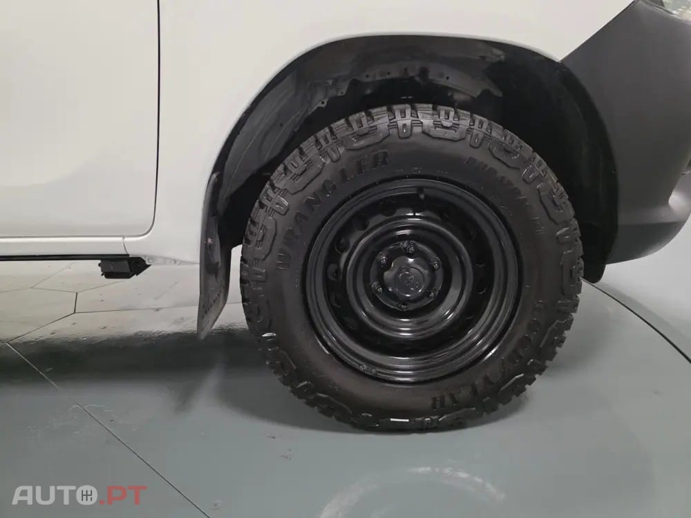 Toyota Hilux 2.4 D-4D 4WD CD CH