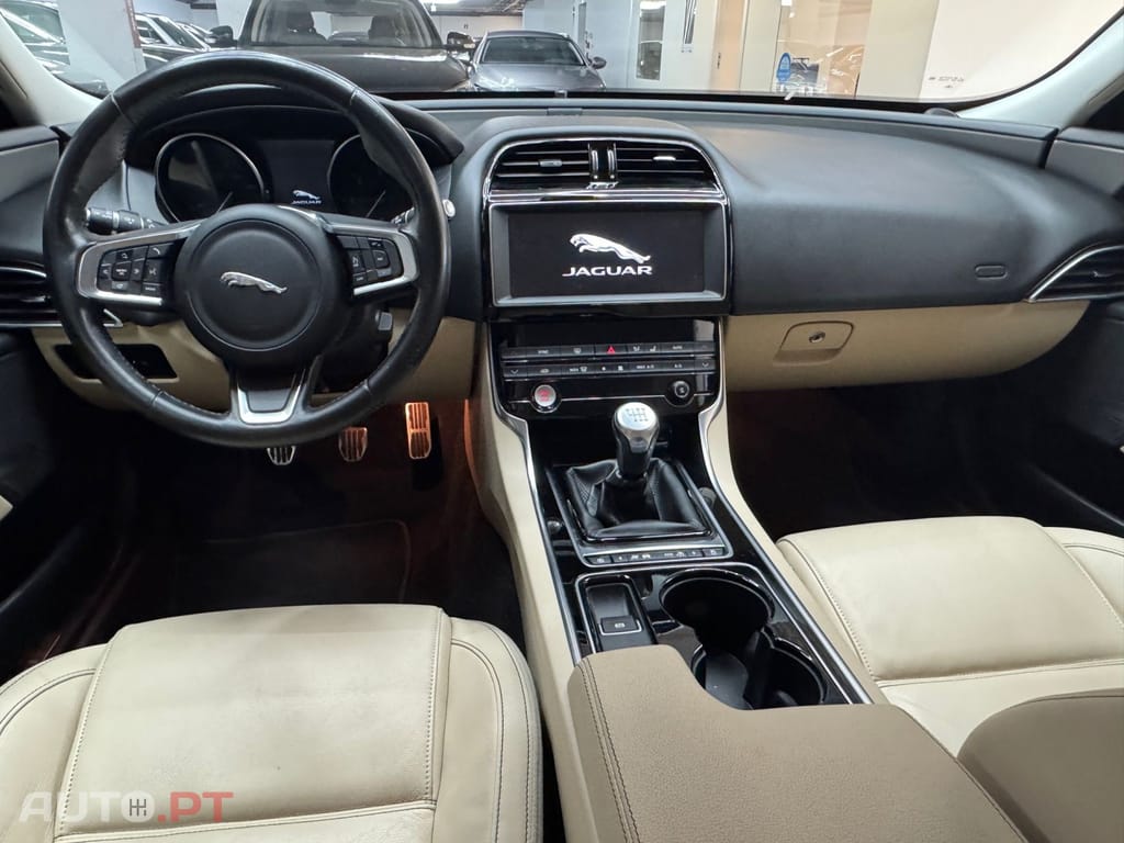 Jaguar XE 2.0 D Prestige