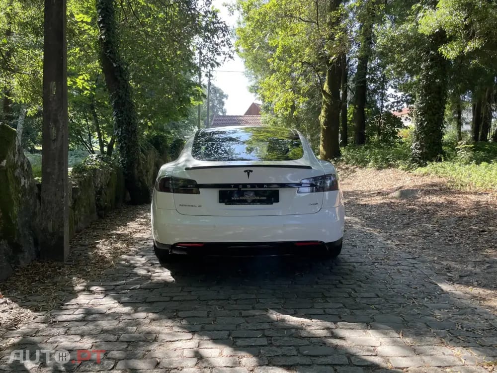 Tesla Model S 90D