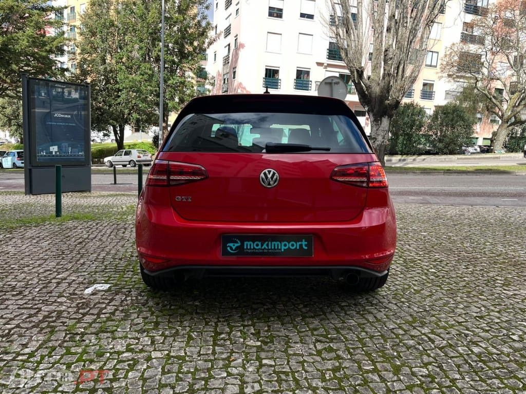 Volkswagen Golf 2.0 TSI GTI DSG