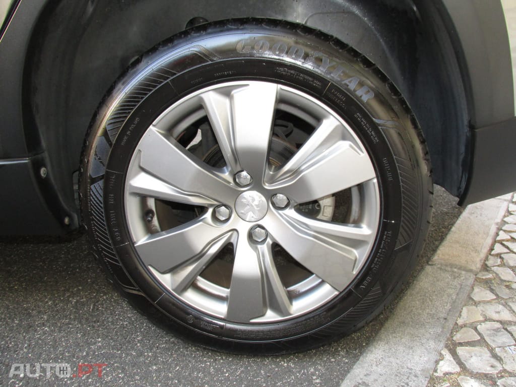 Peugeot 2008 1.2 PureTech Signature