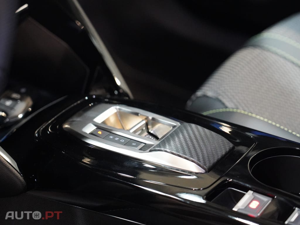 Peugeot E-2008 54 kWh GT