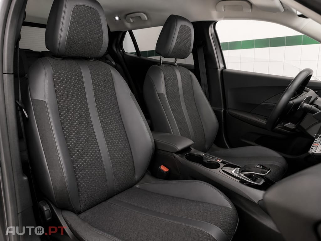 Peugeot 2008 1.2 PureTech Allure EAT8