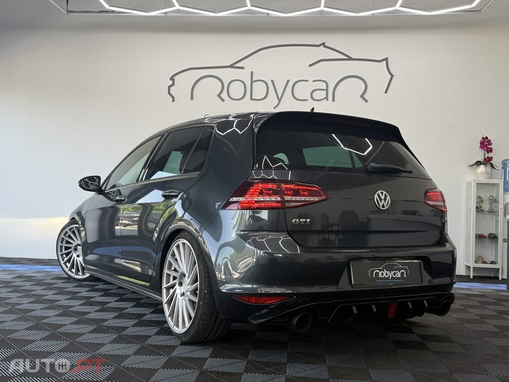 Volkswagen Golf 2.0 TSI GTI DSG