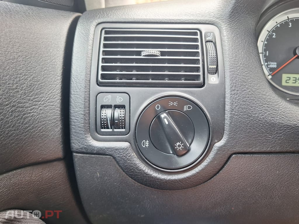 Volkswagen Golf 1.4i Confortline JE+AC