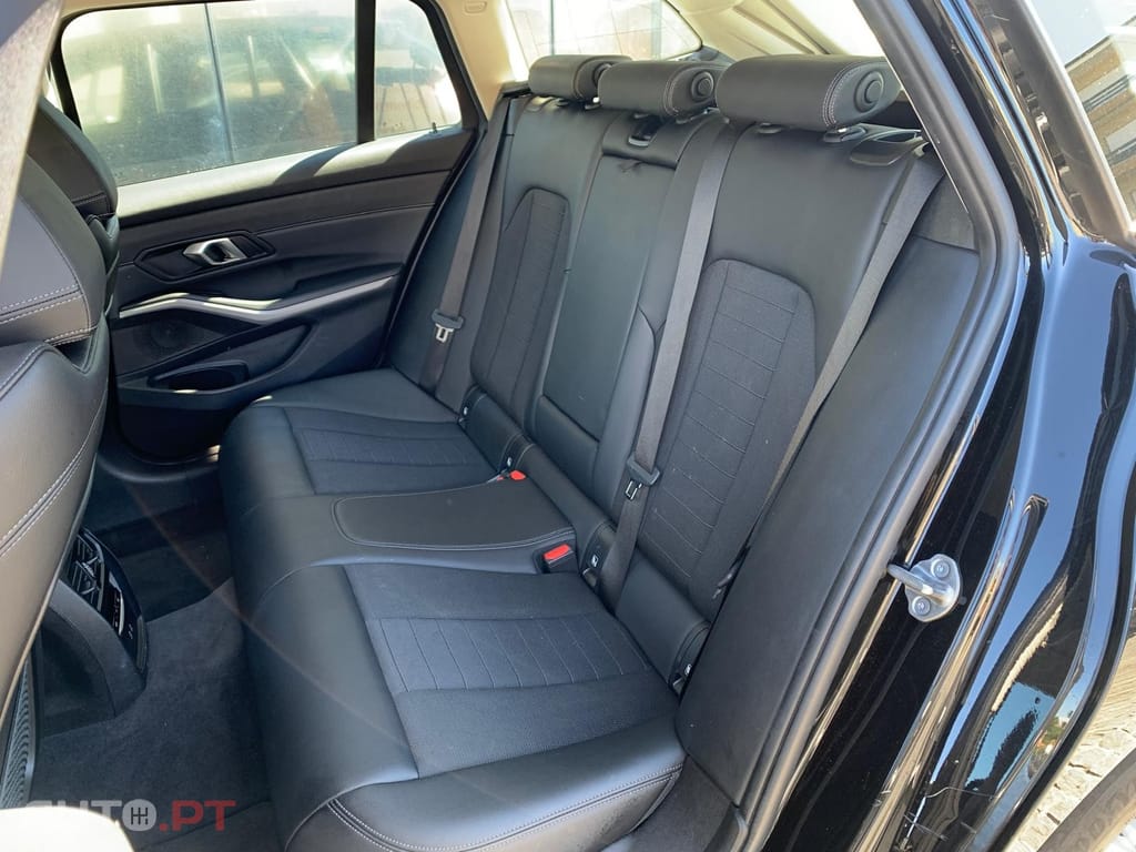 BMW 330 e Touring Line Luxury Auto